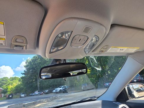 Used 2019 Jeep Compass Latitude FWD image 17