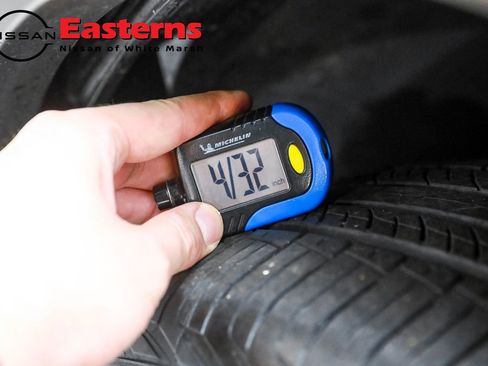 Used 2022 Nissan Rogue SV image 40