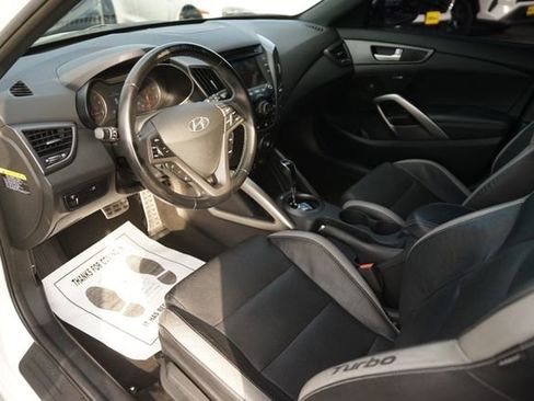 Used 2016 Hyundai Veloster Turbo FWD image 8