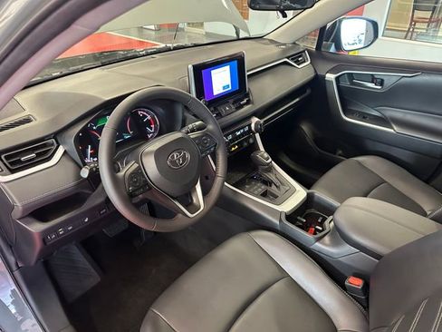 Used 2023 Toyota RAV4 XLE Premium image 12