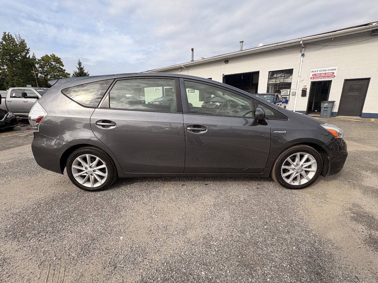 Used 2012 Toyota Prius V Five FWD image 7