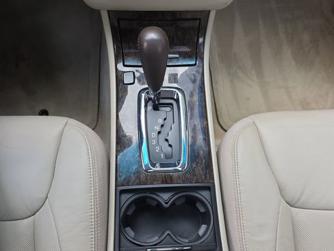 Used 2011 Cadillac DTS Luxury image 28