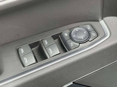 Certified 2025 GMC Sierra 1500 SLT image 15