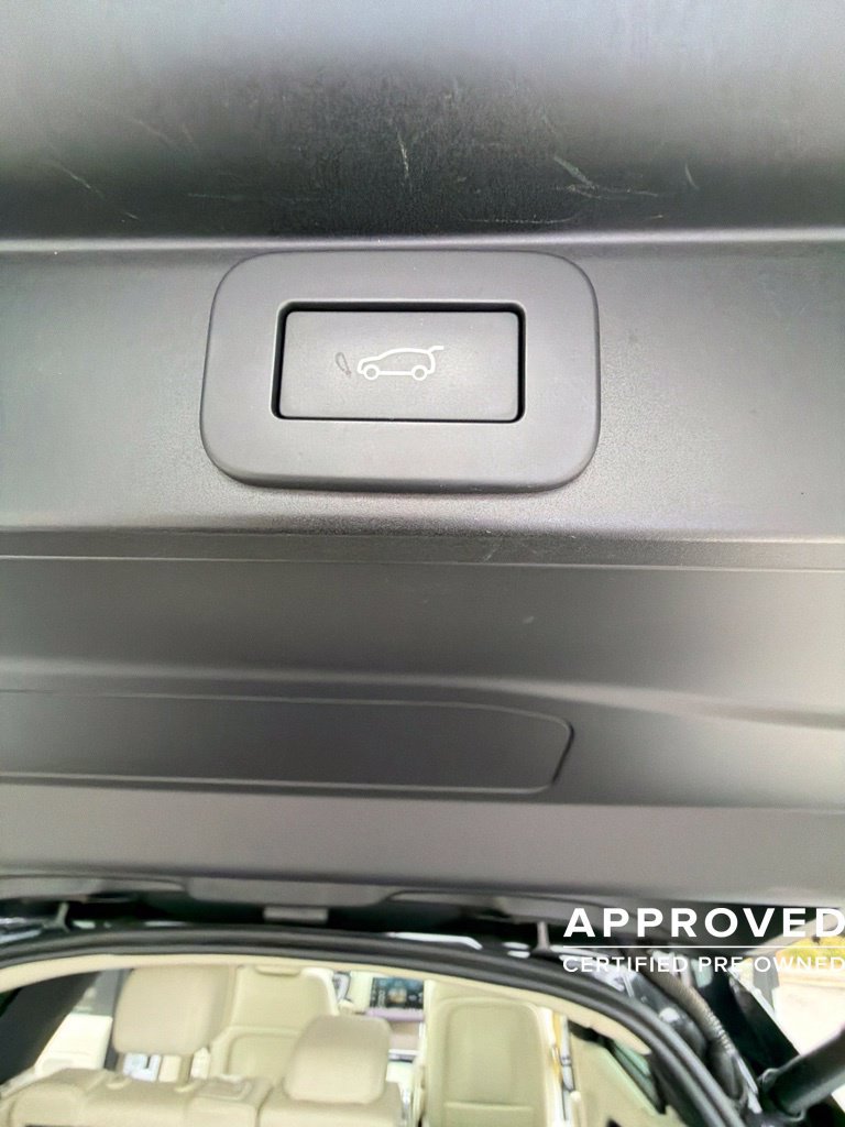 Used 2025 Land Rover Range Rover SE AWD/4WD image 20