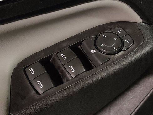 Used 2018 Chevrolet Equinox LS image 27