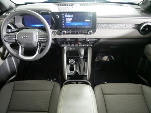 Used 2025 Chevrolet Colorado ZR2 w/ Technology Package image 10