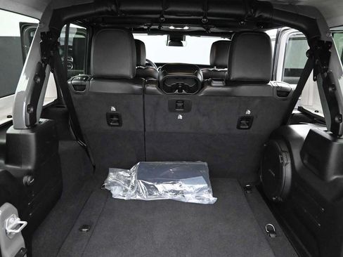 Used 2021 Jeep Wrangler Unlimited Rubicon w/ Dual Top Group AWD/4WD image 27