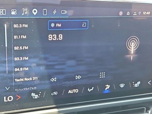 Used 2024 Chevrolet Equinox EV RS FWD image 13
