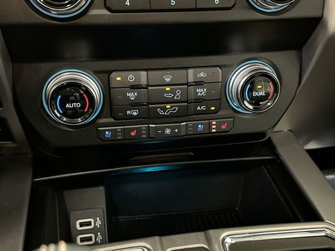 Used 2019 Ford F150 Platinum w/ Equipment Group 701A Luxury image 24