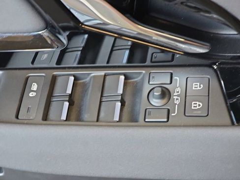 Certified 2025 Land Rover Range Rover Evoque Dynamic SE AWD/4WD image 30
