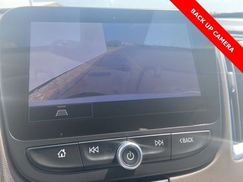 Used 2024 Chevrolet Malibu LT image 3