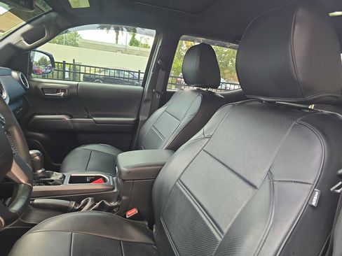 Used 2022 Toyota Tacoma TRD Sport w/ TRD Premium Sport Package RWD image 16