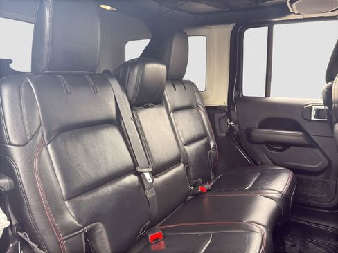 Used 2022 Jeep Wrangler Unlimited Rubicon w/ Cold Weather Group AWD/4WD image 18