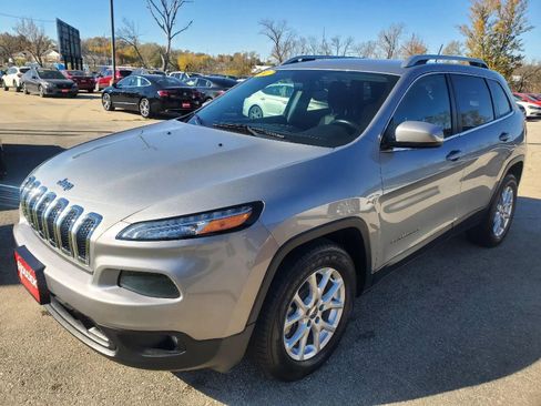 Used 2014 Jeep Cherokee Latitude w/ Comfort/Convenience Group image 3