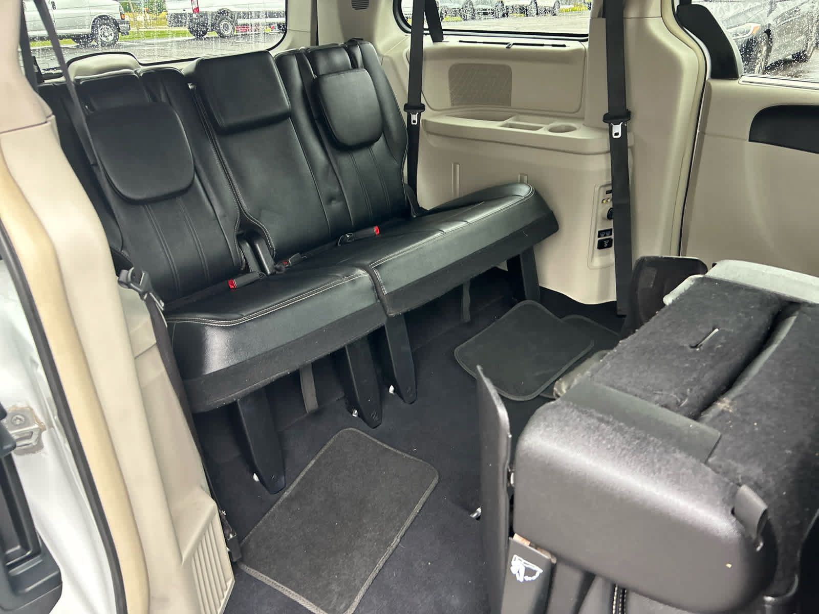 Used 2015 Chrysler Town & Country Touring w/ Driver Convenience Group FWD image 26