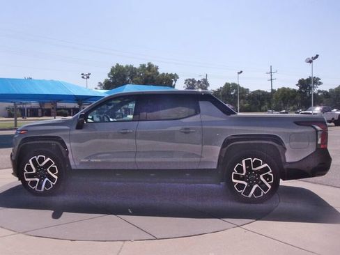 Used 2025 Chevrolet Silverado EV RST AWD/4WD image 20