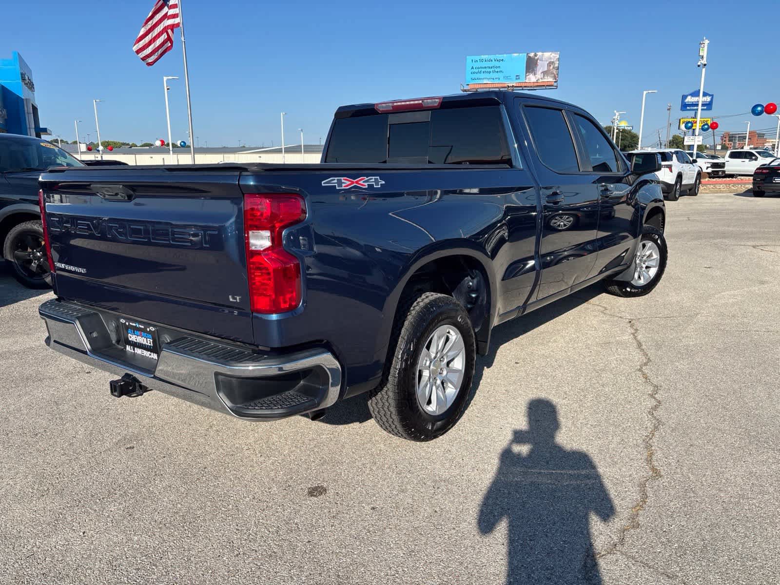 Used 2022 Chevrolet Silverado 1500 LT w/ Leather Package AWD/4WD image 5