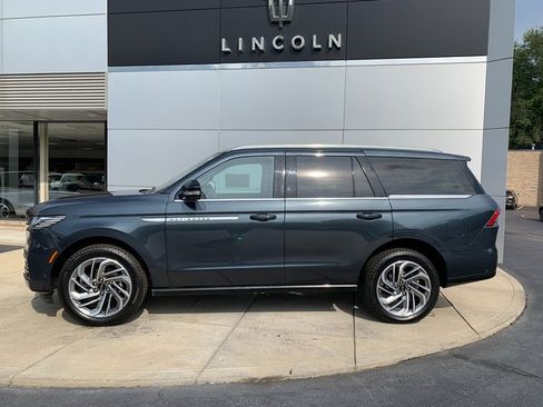 Certified 2025 Lincoln Navigator Reserve AWD/4WD image 2