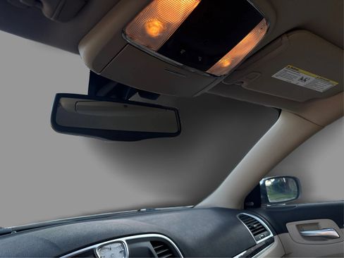 Used 2011 Chrysler 300 Limited RWD image 19