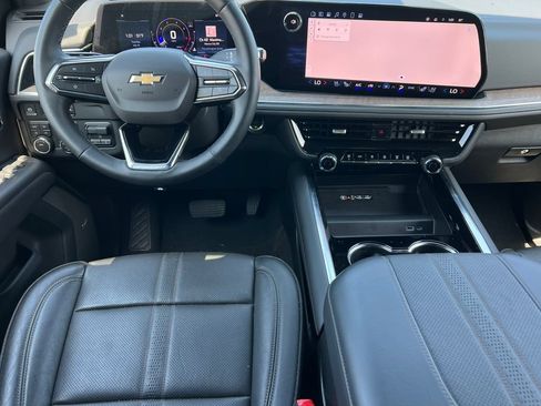 Used 2025 Chevrolet Tahoe High Country w/ Sun And Tow Package AWD/4WD image 3