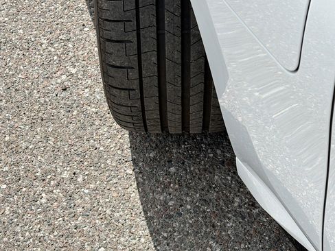 Used 2025 BMW 750e xDrive w/ Executive Package image 42