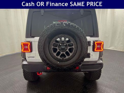Certified 2022 Jeep Wrangler Unlimited Rubicon w/ Xtreme Recon 35" Tire Package AWD/4WD image 10