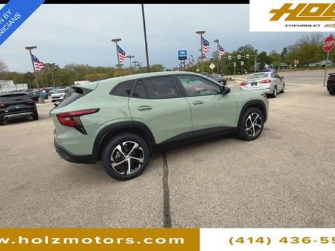 Certified 2024 Chevrolet Trax RS w/ Driver Confidence Package FWD image 8