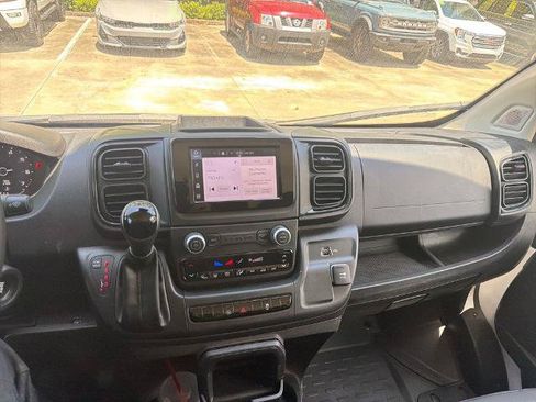Used 2025 RAM ProMaster 2500 w/ Convenience Group FWD image 8