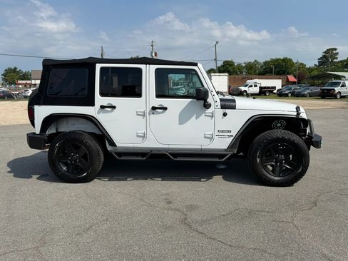 Used 2018 Jeep Wrangler Unlimited Sport w/ Connectivity Group AWD/4WD image 7