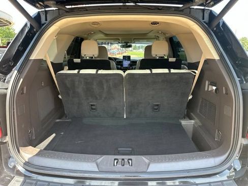 Used 2022 Ford Explorer Platinum w/ Equipment Group 601A AWD/4WD image 7