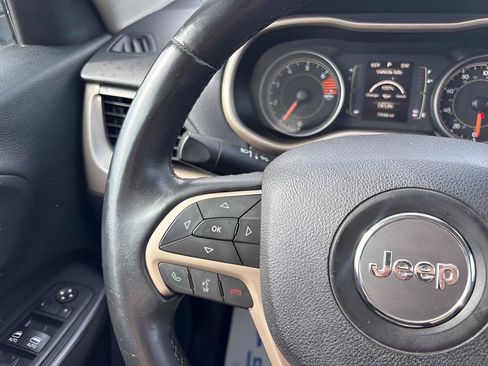 Used 2016 Jeep Cherokee Latitude AWD/4WD image 39