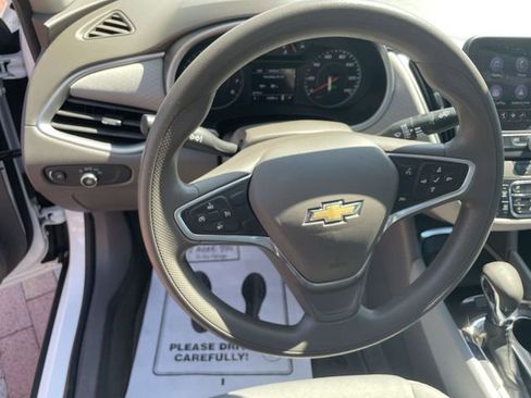 Used 2022 Chevrolet Malibu LT FWD image 11