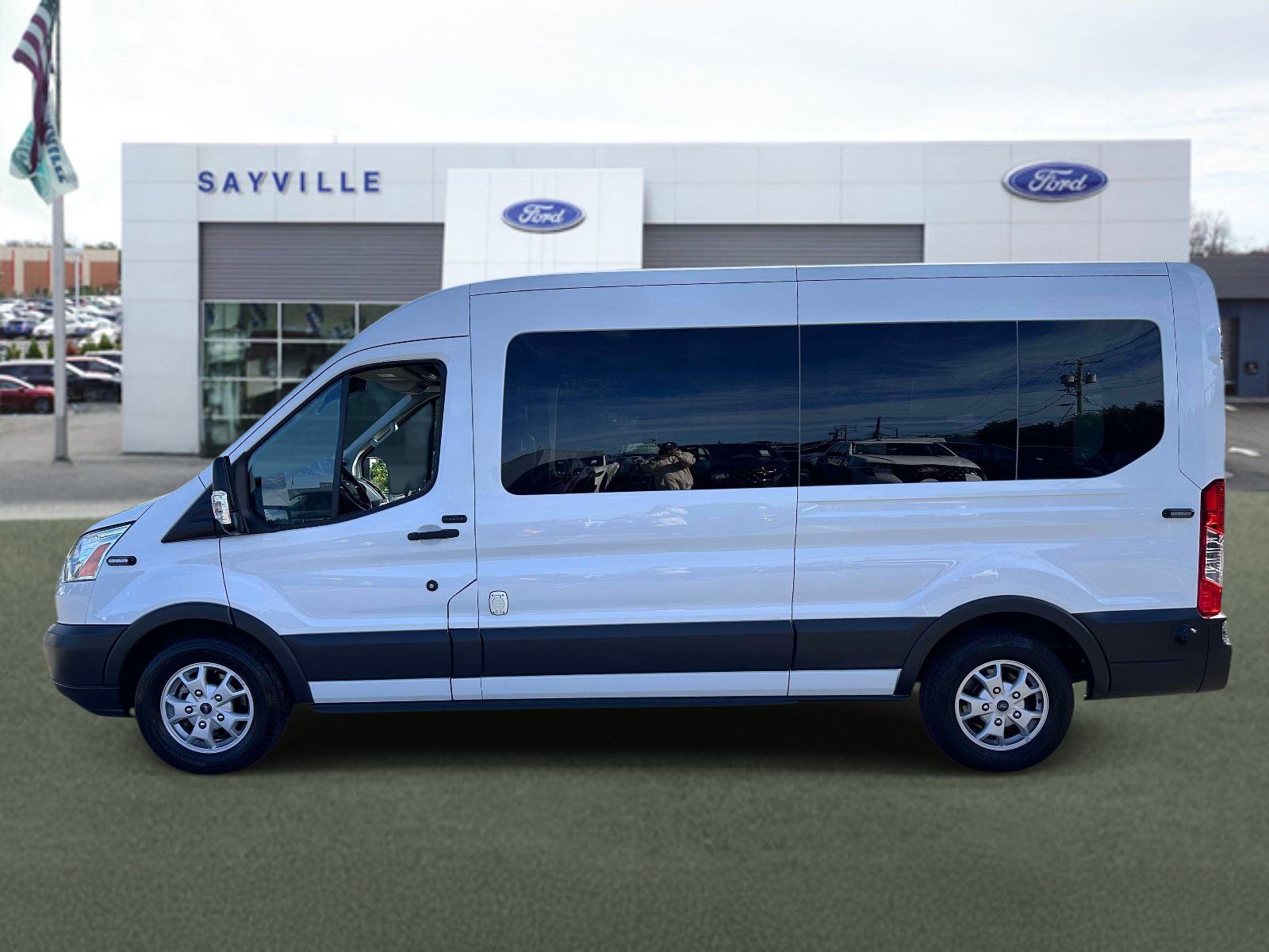 Used 2015 Ford Transit 350 XLT RWD image 2