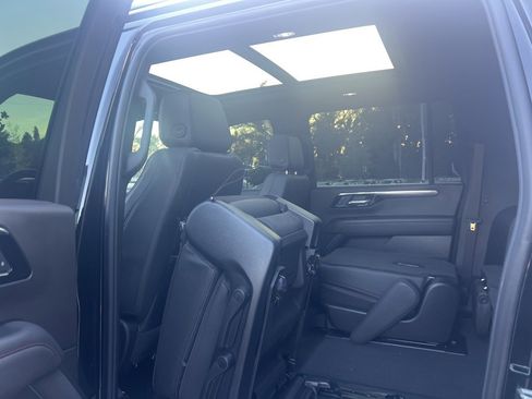 Used 2025 Chevrolet Suburban RST w/ Comfort Package image 39