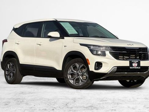 Certified 2024 Kia Seltos LX AWD/4WD image 2