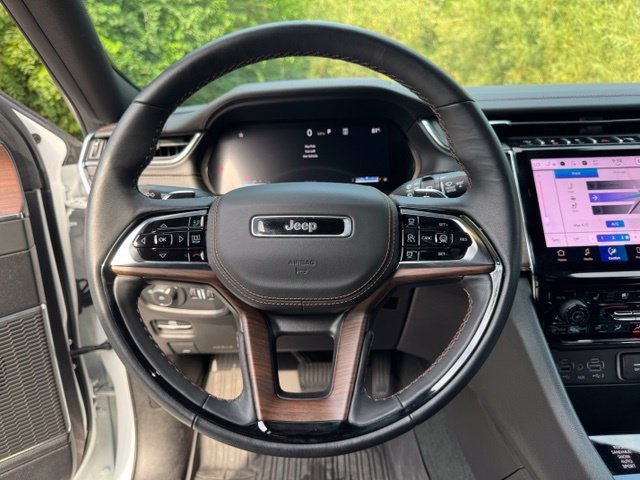 Used 2025 Jeep Grand Cherokee L Summit AWD/4WD image 24