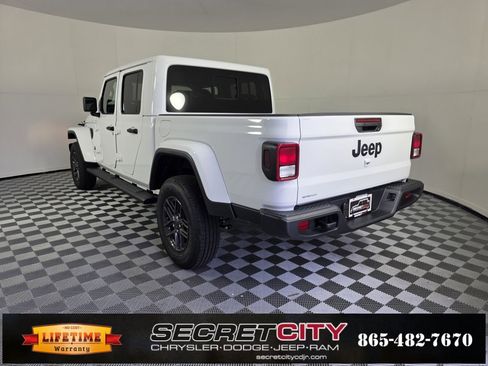 New 2025 Jeep Gladiator Sport image 5