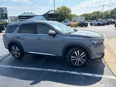 Used 2023 Nissan Pathfinder Platinum AWD/4WD image 4