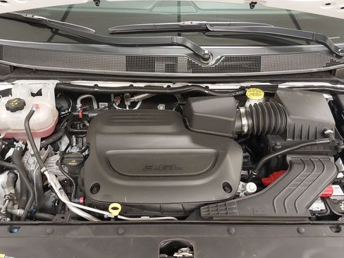 Used 2024 Chrysler Pacifica Touring-L w/ Uconnect Theater Family Group FWD image 29