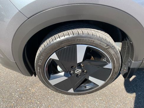 Used 2025 Nissan Kicks SR w/ SR Premium Package FWD image 8