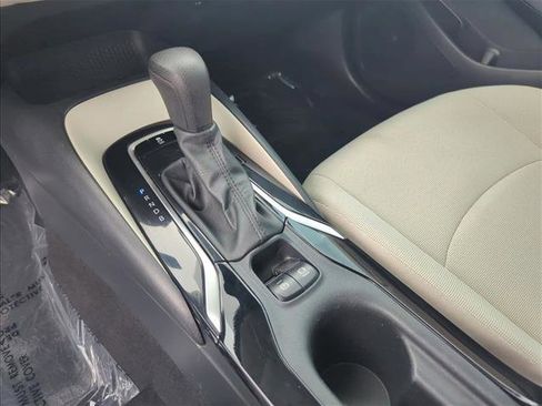 Used 2022 Toyota Corolla LE FWD image 15