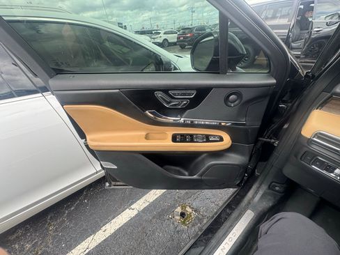 Used 2020 Lincoln Corsair Reserve w/ Equipment Group 202A image 10