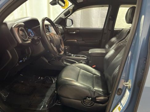 Used 2019 Toyota Tacoma TRD Sport AWD/4WD image 12