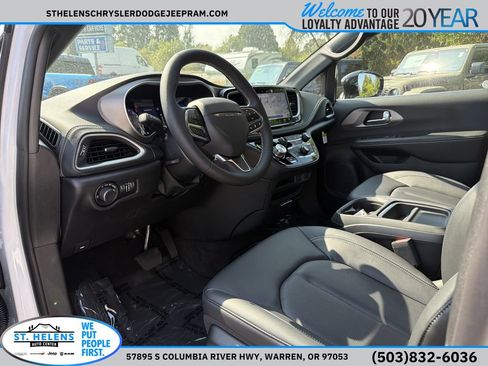 New 2027 Chrysler Pacifica Select w/ Family Tech Group AWD/4WD image 12