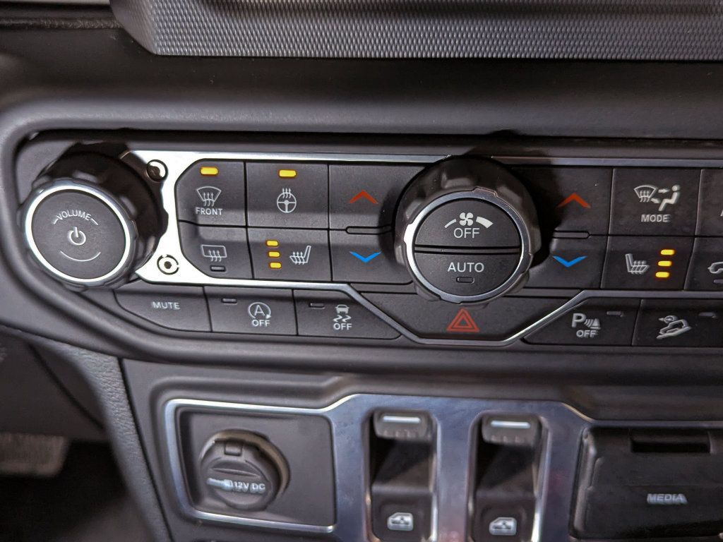 Used 2021 Jeep Wrangler Sport AWD/4WD image 18