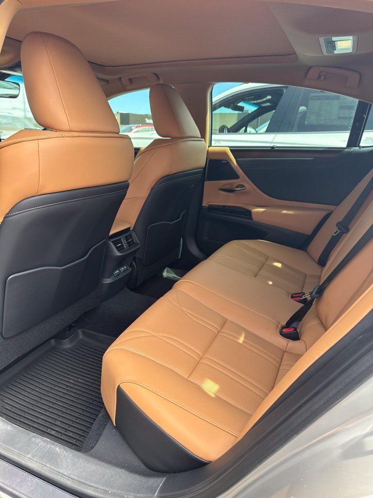 Used 2025 Lexus ES 350 Ultra Luxury FWD image 5