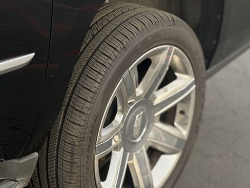 Used 2020 Cadillac Escalade ESV Luxury AWD/4WD image 19