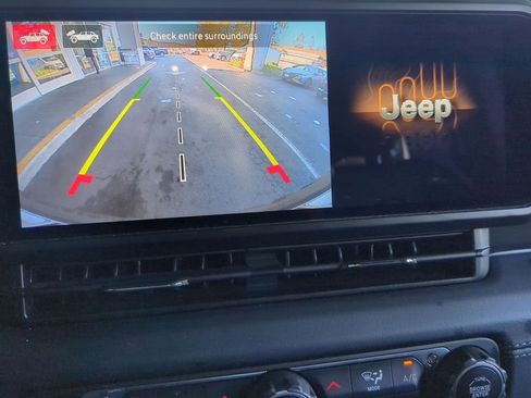 Used 2024 Jeep Wrangler High Altitude image 17