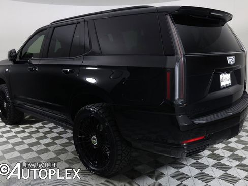 Used 2026 Cadillac Escalade Platinum Sport w/ LPO, ONYX Package AWD/4WD image 7