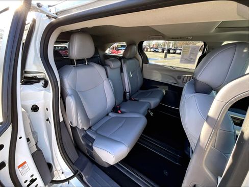 Used 2024 Toyota Sienna XLE image 16